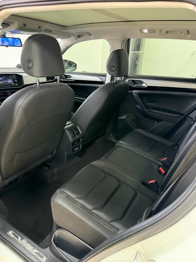 2019 Jeep Cherokee 2.0T 234HP L4 9AT,autocango,china used car exporter,china ev exporter,chinese used car exporter,chinese used ev exporter