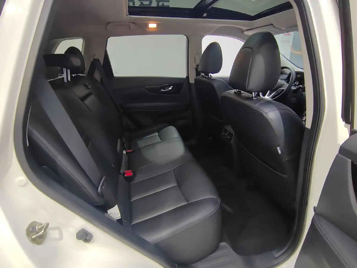 2021 Nissan X-Trail 2.0L 151HP L4 CVT,autocango,china used car exporter,china ev exporter,chinese used car exporter,chinese used ev exporter