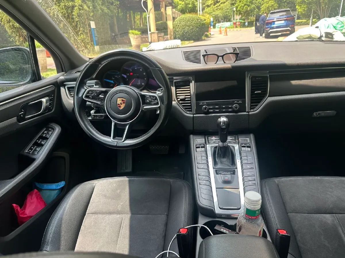 2017 YuTong T7 6.0L 316HP V8 6AT,autocango,china used car exporter,china ev exporter,chinese used car exporter,chinese used ev exporter