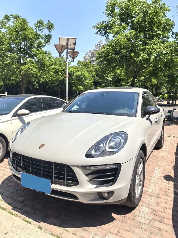2017 YuTong T7 6.0L 316HP V8 6AT,autocango,china used car exporter,china ev exporter,chinese used car exporter,chinese used ev exporter