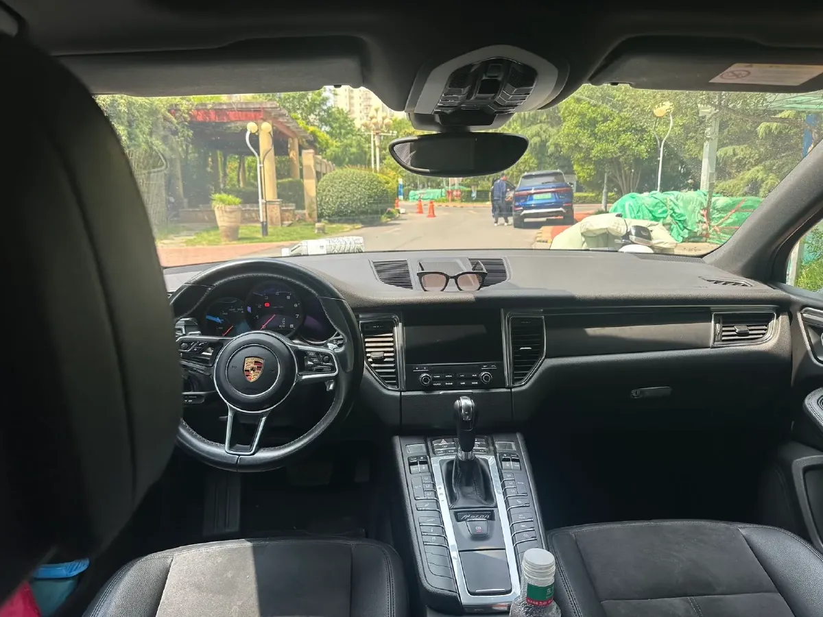 2017 YuTong T7 6.0L 316HP V8 6AT,autocango,china used car exporter,china ev exporter,chinese used car exporter,chinese used ev exporter