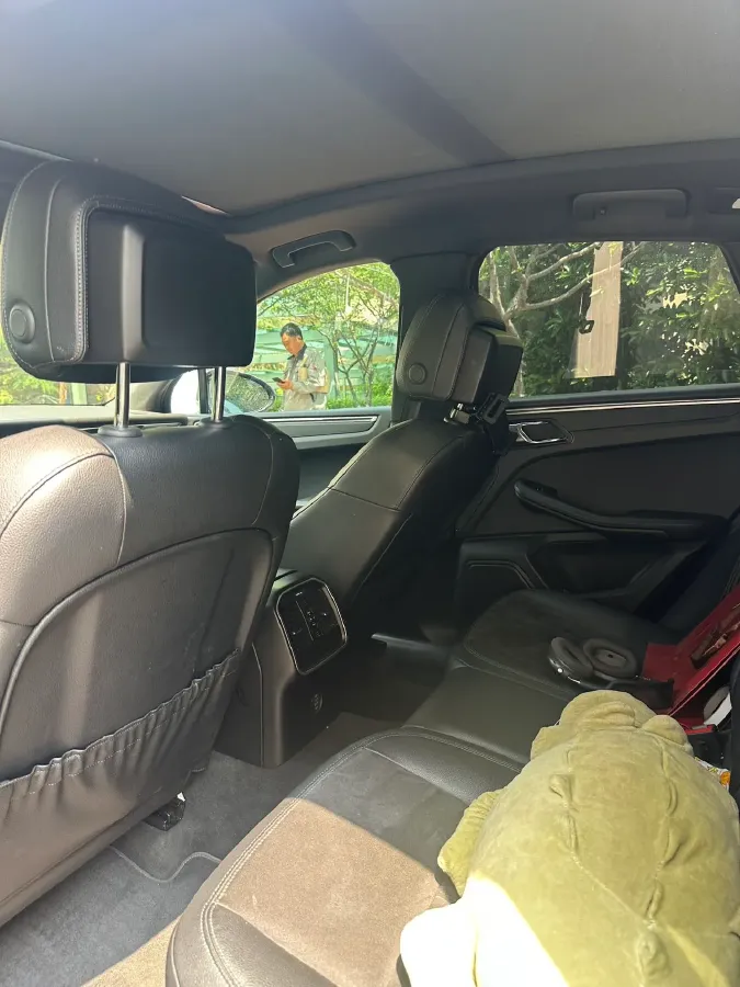 2017 YuTong T7 6.0L 316HP V8 6AT,autocango,china used car exporter,china ev exporter,chinese used car exporter,chinese used ev exporter