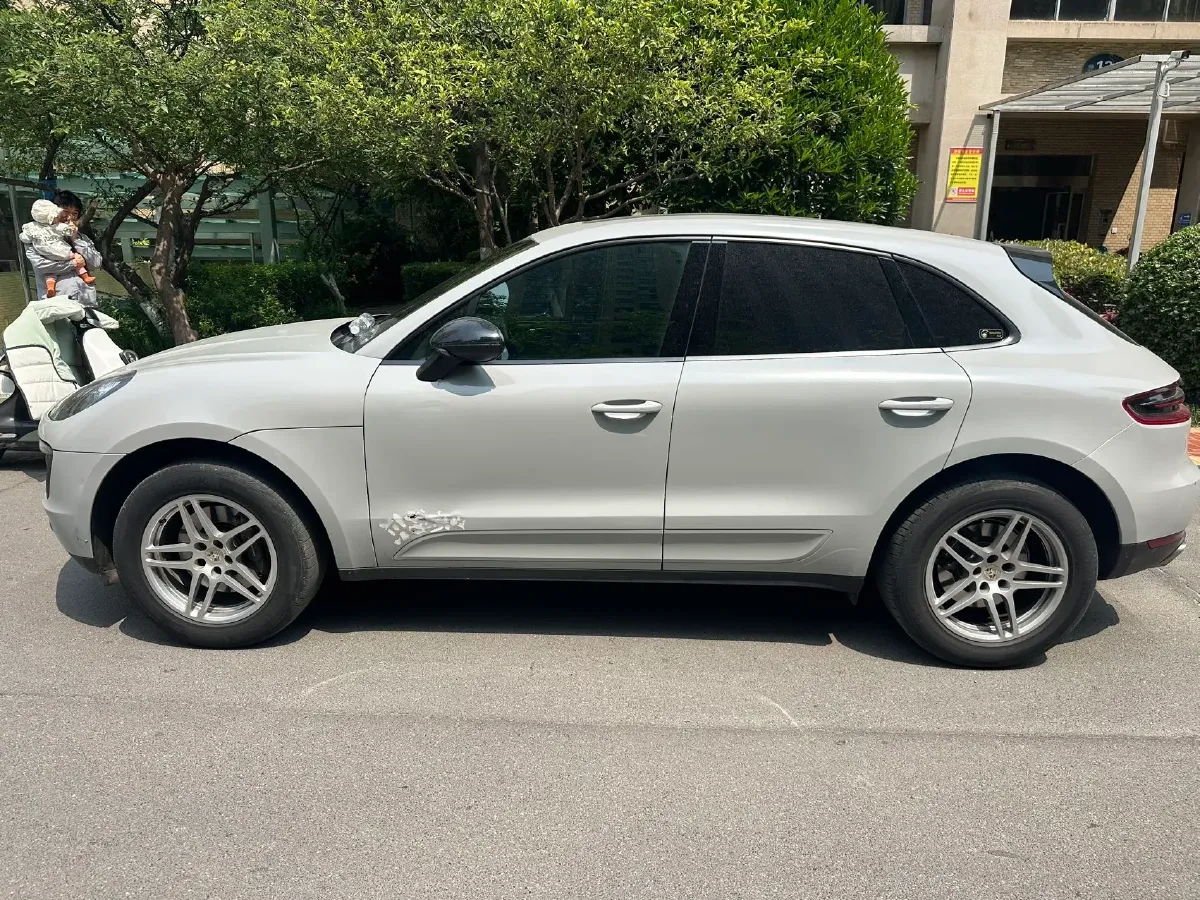 2017 YuTong T7 6.0L 316HP V8 6AT,autocango,china used car exporter,china ev exporter,chinese used car exporter,chinese used ev exporter
