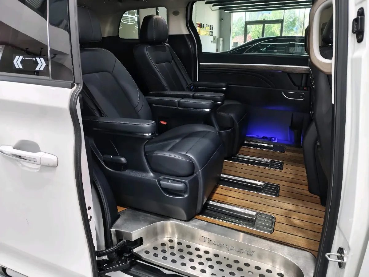 2021 GAC Trumpchi M8 2.0T 252HP L4 8AT,autocango,china used car exporter,china ev exporter,chinese used car exporter,chinese used ev exporter