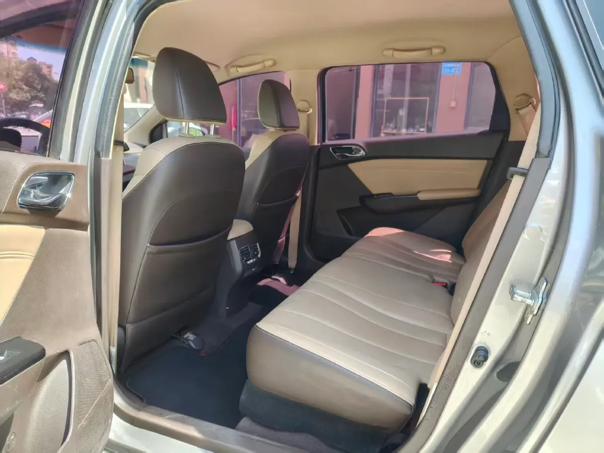 2017 BaoJun 310W 1.5L 112HP L4 6MT,autocango,china used car exporter,china ev exporter,chinese used car exporter,chinese used ev exporter