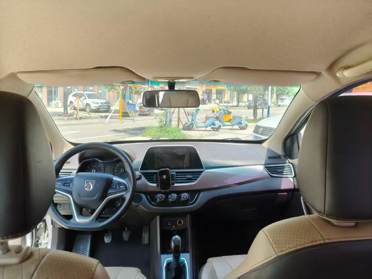 2017 BaoJun 310W 1.5L 112HP L4 6MT,autocango,china used car exporter,china ev exporter,chinese used car exporter,chinese used ev exporter