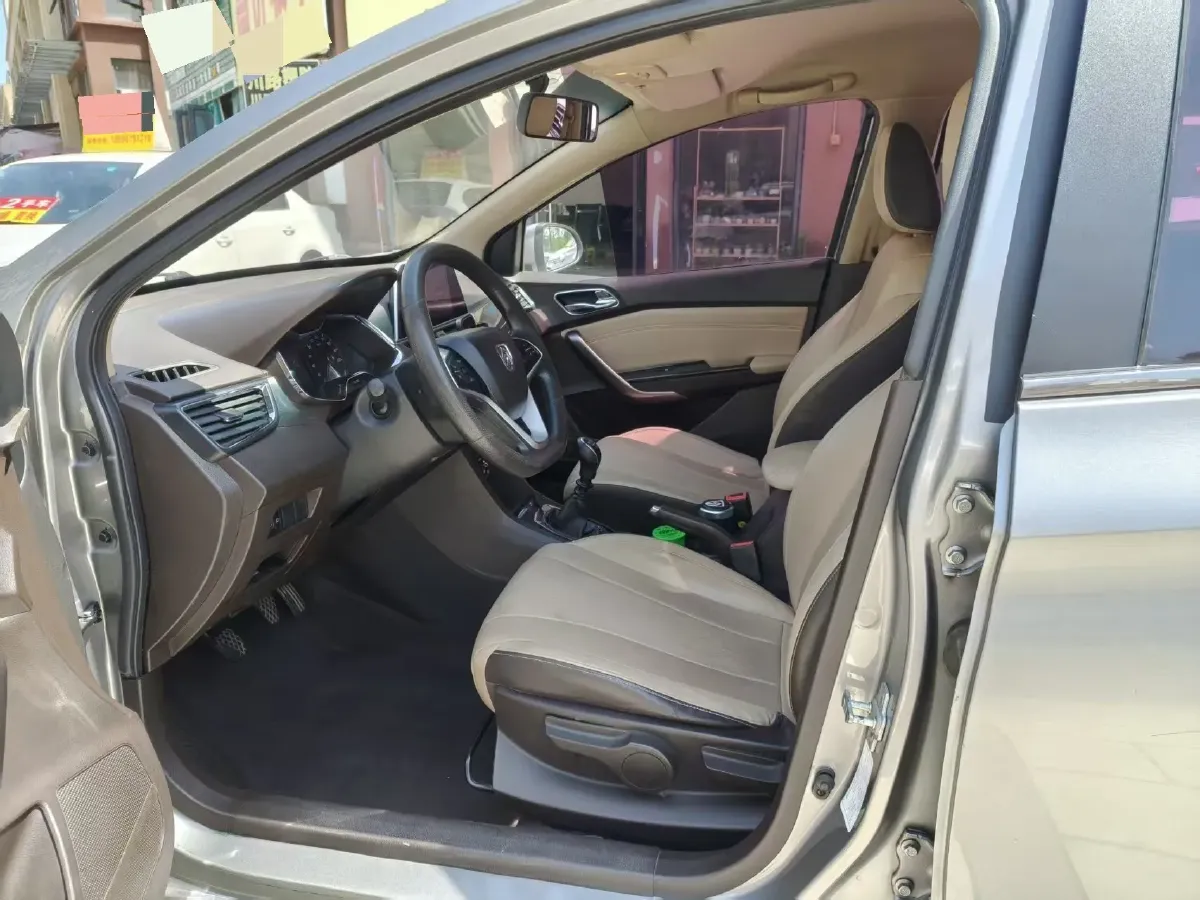 2017 BaoJun 310W 1.5L 112HP L4 6MT,autocango,china used car exporter,china ev exporter,chinese used car exporter,chinese used ev exporter