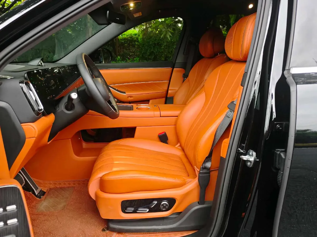 2025 AITO AITO M8 REEV 160HP REEV 53.4KWH,autocango,china used car exporter,china ev exporter,chinese used car exporter,chinese used ev exporter