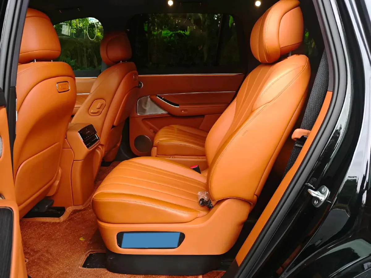 2025 AITO AITO M8 REEV 160HP REEV 53.4KWH,autocango,china used car exporter,china ev exporter,chinese used car exporter,chinese used ev exporter