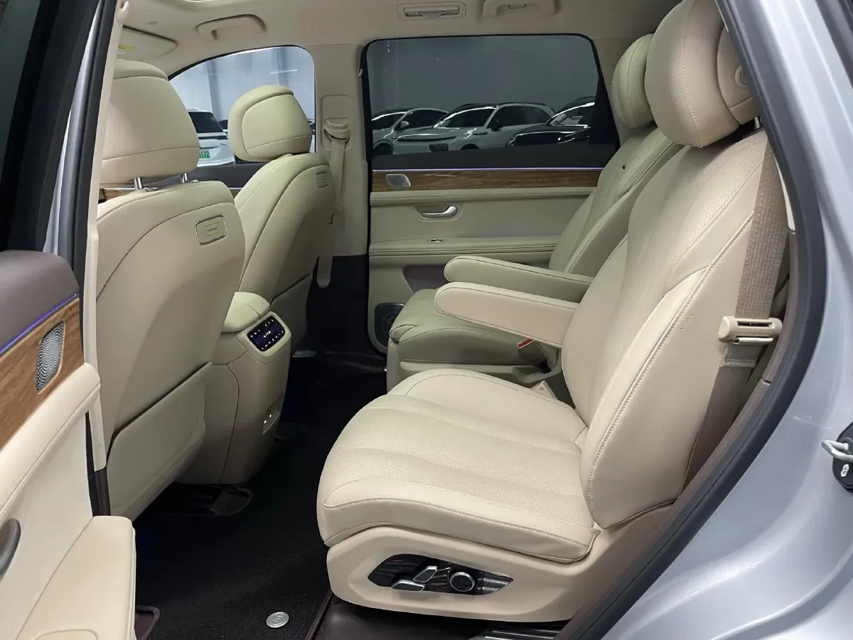 2024 AITO AITO M7 1.5T 152HP L4 REEV 40KWH,autocango,china used car exporter,china ev exporter,chinese used car exporter,chinese used ev exporter