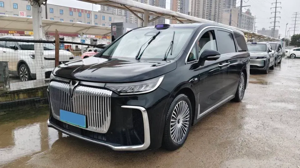 2025 Voyah Dream 1.5T 150HP L4 PHEV 41.7KWH,autocango,china used car exporter,china ev exporter,chinese used car exporter,chinese used ev exporter