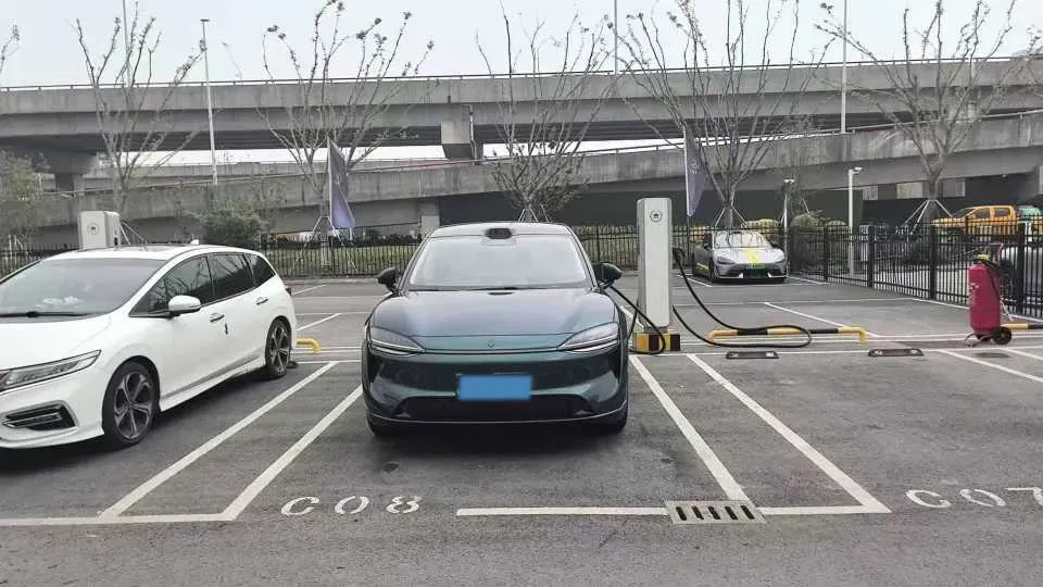 2026 Luxeed R7 REEV 156HP REEV,autocango,china used car exporter,china ev exporter,chinese used car exporter,chinese used ev exporter