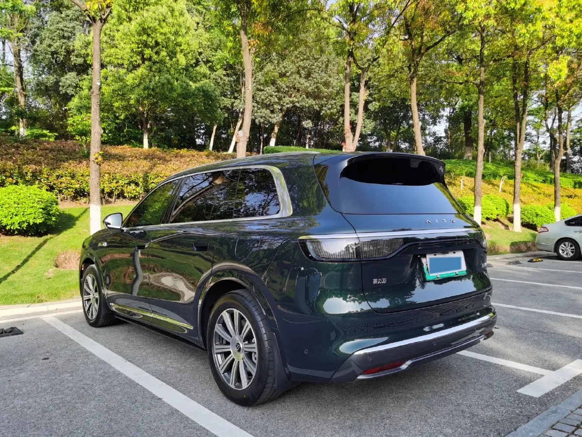 2025 AITO AITO M8 REEV 160HP REEV 53.4KWH,autocango,china used car exporter,china ev exporter,chinese used car exporter,chinese used ev exporter