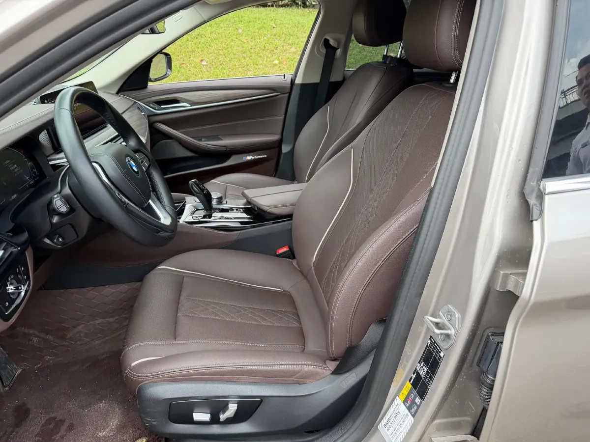 2022 BMW 5 Series 2.0T 184HP L4 8AT PHEV 17.7KWH,autocango,china used car exporter,china ev exporter,chinese used car exporter,chinese used ev exporter