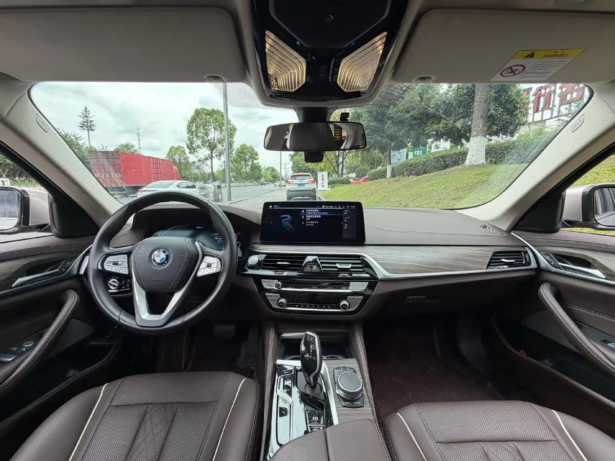 2022 BMW 5 Series 2.0T 184HP L4 8AT PHEV 17.7KWH,autocango,china used car exporter,china ev exporter,chinese used car exporter,chinese used ev exporter