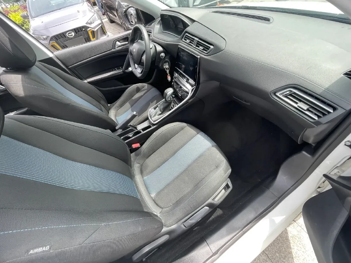 2018 Peugeot 308 1.2T 136HP L3 6AT,autocango,china used car exporter,china ev exporter,chinese used car exporter,chinese used ev exporter