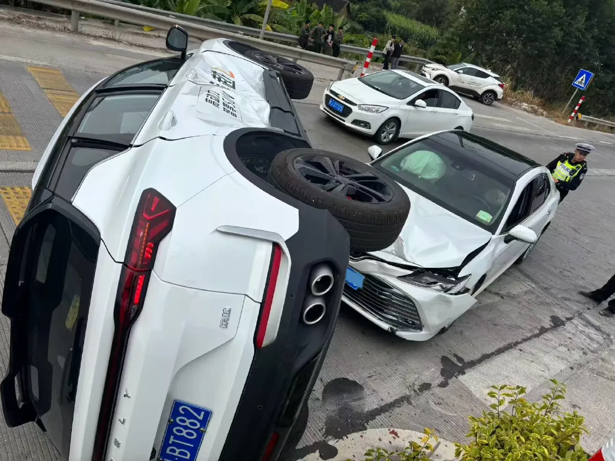 2025 Geely Coolray 1.5T 181HP L4 7DCT,autocango,china used car exporter,china ev exporter,chinese used car exporter,chinese used ev exporter