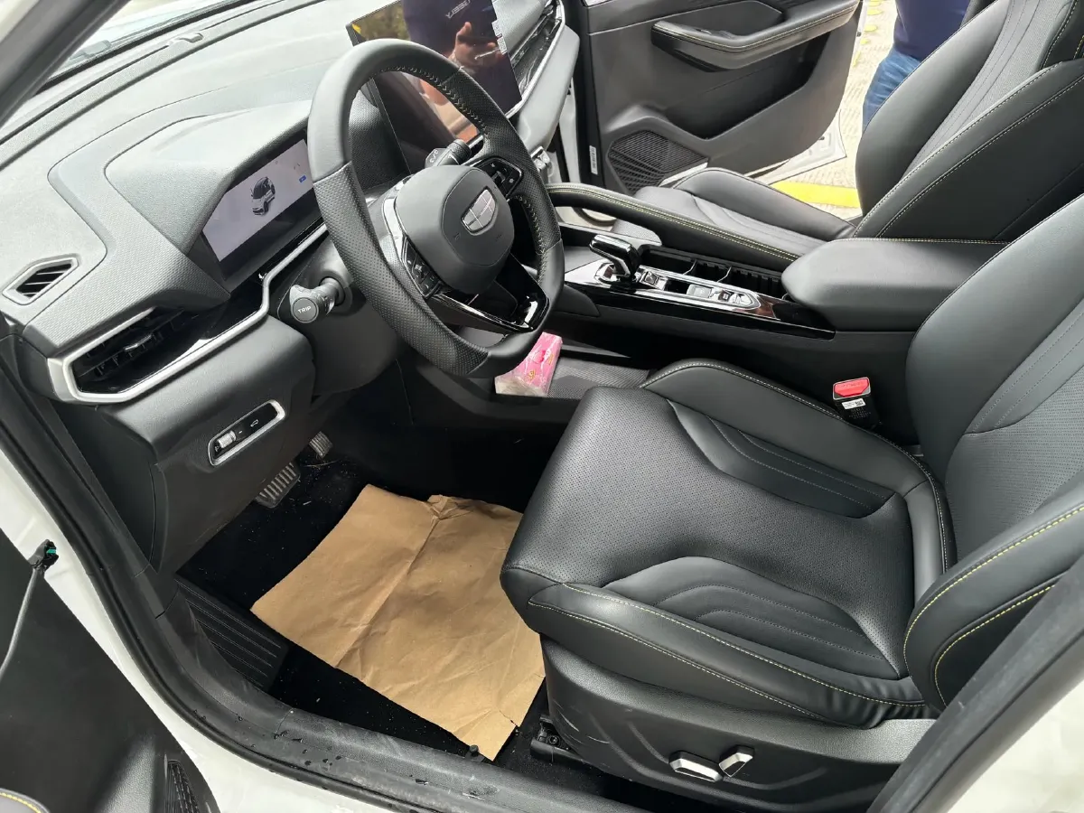 2025 Geely Coolray 1.5T 181HP L4 7DCT,autocango,china used car exporter,china ev exporter,chinese used car exporter,chinese used ev exporter