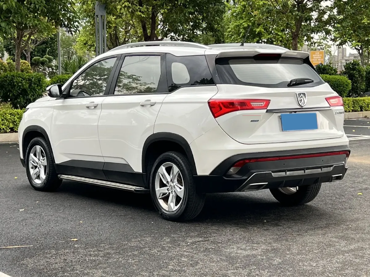 2018 BaoJun 530 1.5T 150HP L4 6MT,autocango,china used car exporter,china ev exporter,chinese used car exporter,chinese used ev exporter