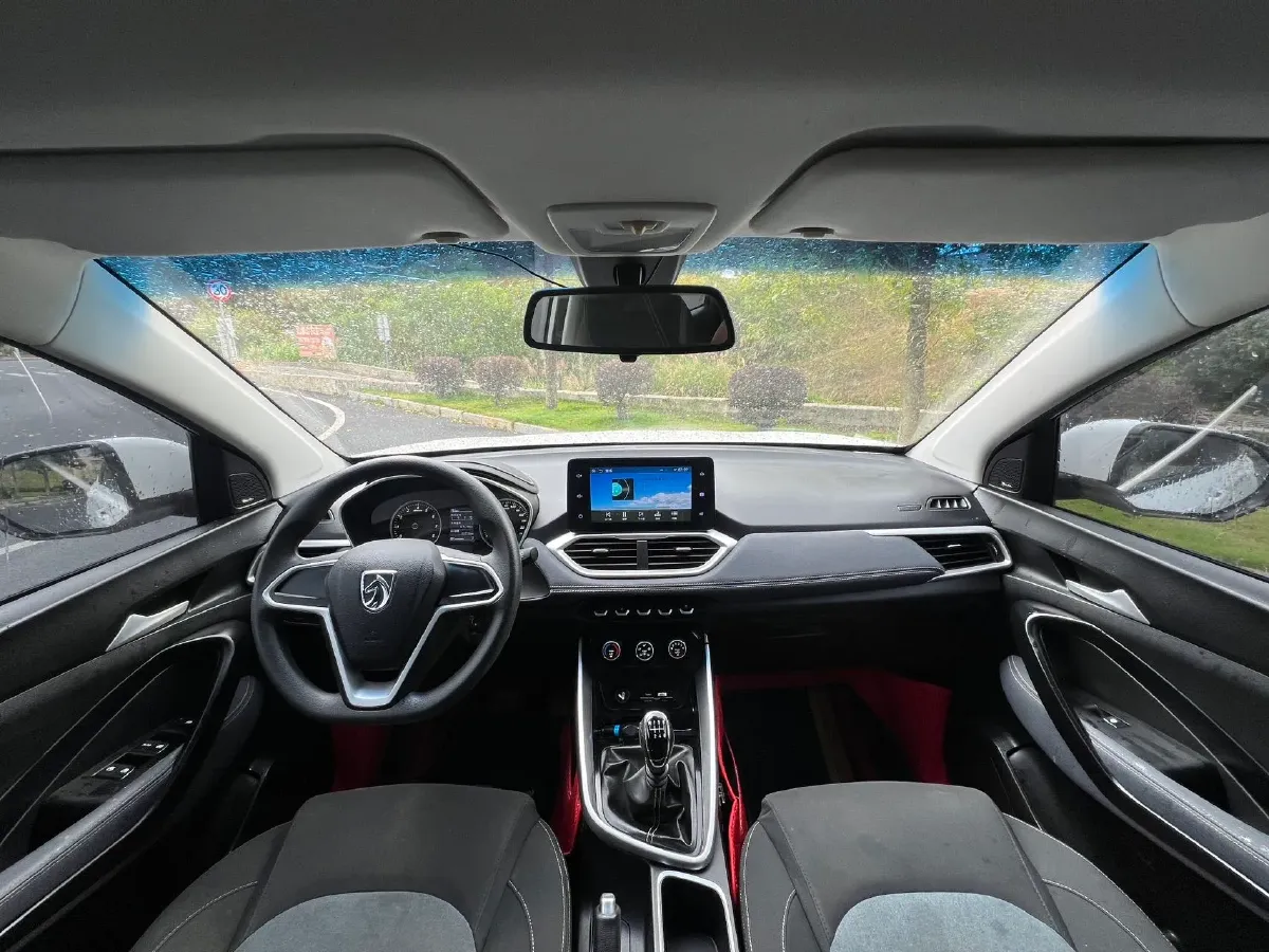 2018 BaoJun 530 1.5T 150HP L4 6MT,autocango,china used car exporter,china ev exporter,chinese used car exporter,chinese used ev exporter