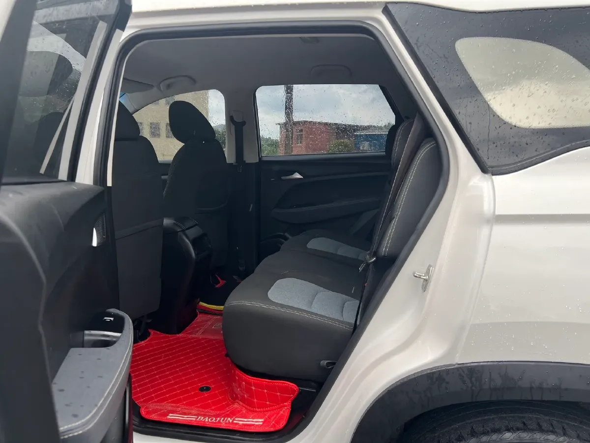 2018 BaoJun 530 1.5T 150HP L4 6MT,autocango,china used car exporter,china ev exporter,chinese used car exporter,chinese used ev exporter