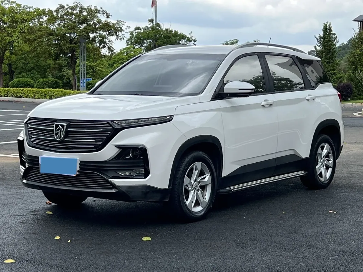 2018 BaoJun 530 1.5T 150HP L4 6MT,autocango,china used car exporter,china ev exporter,chinese used car exporter,chinese used ev exporter