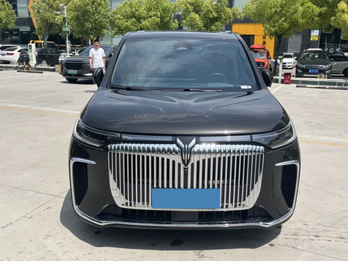 2025 Voyah Dream 1.5T 150HP L4 PHEV 41.7KWH,autocango,china used car exporter,china ev exporter,chinese used car exporter,chinese used ev exporter