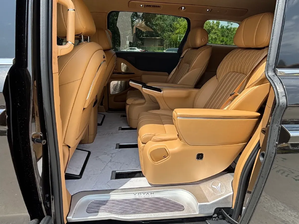 2025 Voyah Dream 1.5T 150HP L4 PHEV 41.7KWH,autocango,china used car exporter,china ev exporter,chinese used car exporter,chinese used ev exporter