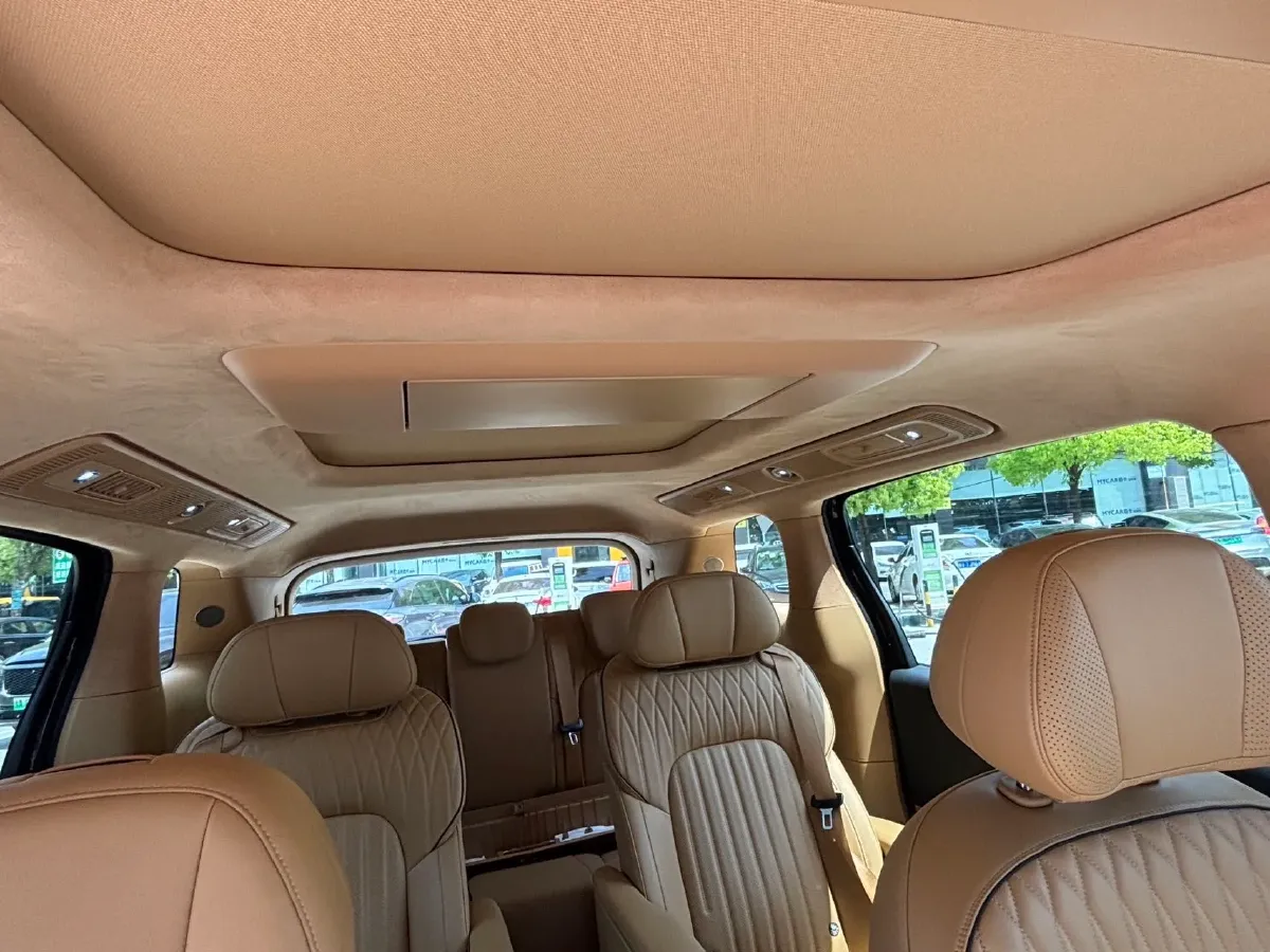 2025 Voyah Dream 1.5T 150HP L4 PHEV 41.7KWH,autocango,china used car exporter,china ev exporter,chinese used car exporter,chinese used ev exporter