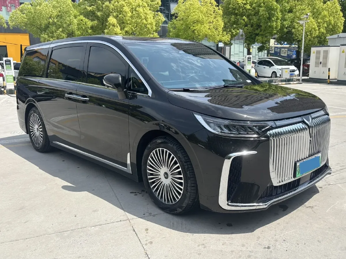 2025 Voyah Dream 1.5T 150HP L4 PHEV 41.7KWH,autocango,china used car exporter,china ev exporter,chinese used car exporter,chinese used ev exporter