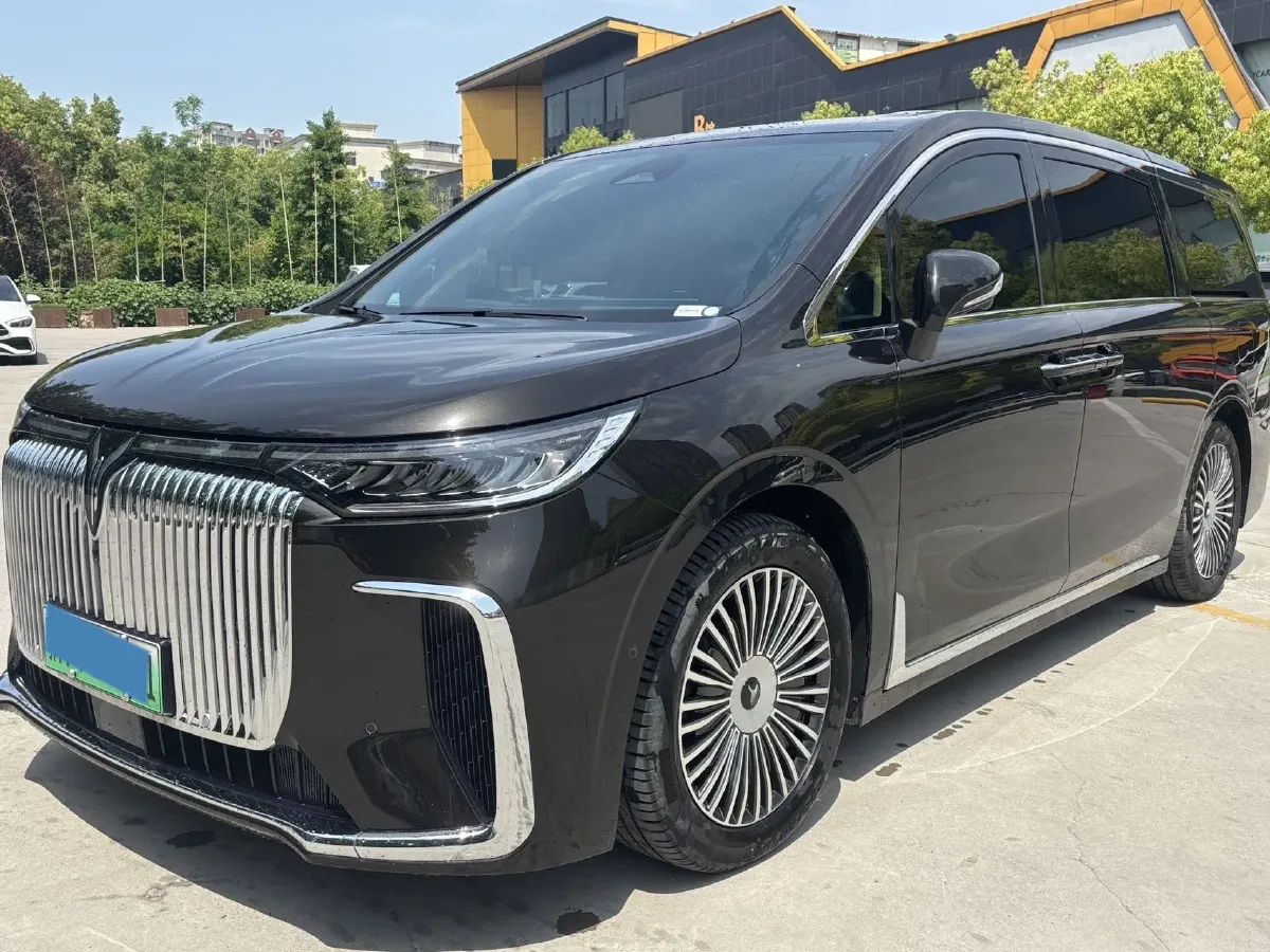 2025 Voyah Dream 1.5T 150HP L4 PHEV 41.7KWH,autocango,china used car exporter,china ev exporter,chinese used car exporter,chinese used ev exporter