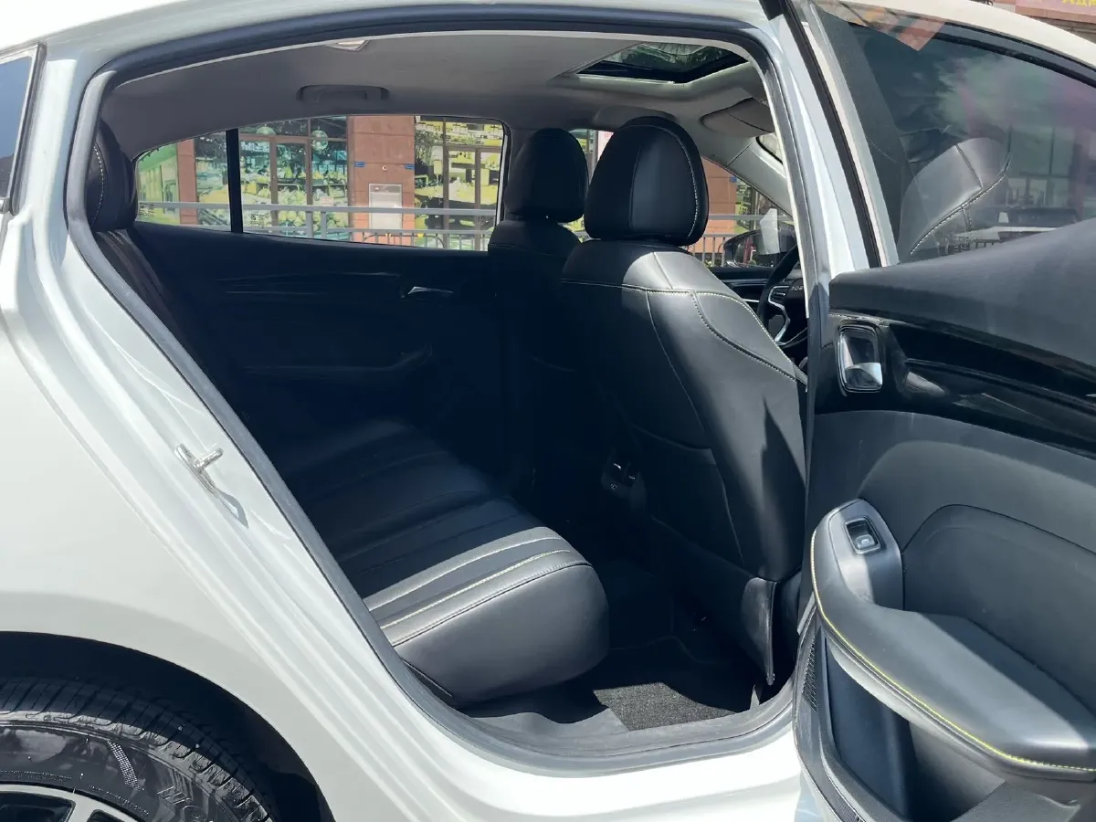 2021 Roewe i5 1.5L 120HP L4 CVT,autocango,china used car exporter,china ev exporter,chinese used car exporter,chinese used ev exporter