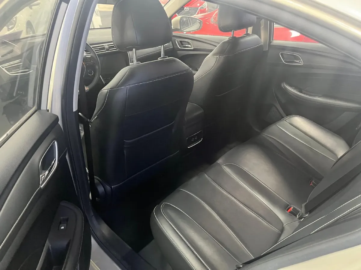 2020 Roewe i5 1.5L 120HP L4 CVT,autocango,china used car exporter,china ev exporter,chinese used car exporter,chinese used ev exporter