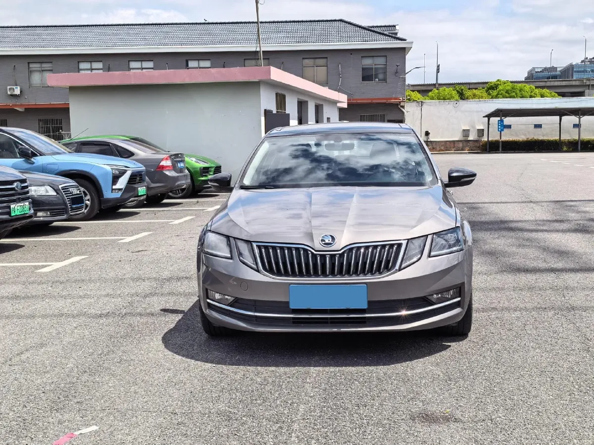 2019 Skoda Octavia 1.4T 150HP L4 7DCT,autocango,china used car exporter,china ev exporter,chinese used car exporter,chinese used ev exporter