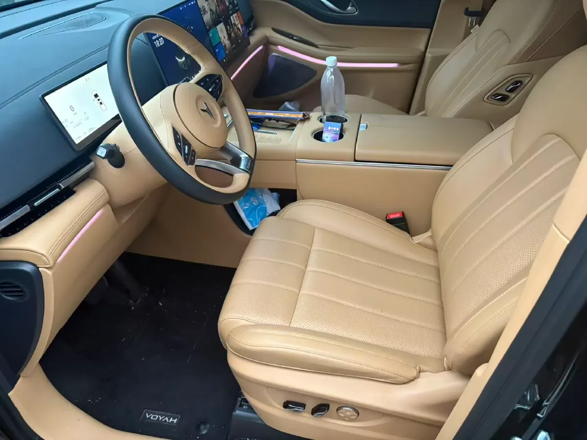 2025 Voyah Dream 1.5T 150HP L4 PHEV 41.7KWH,autocango,china used car exporter,china ev exporter,chinese used car exporter,chinese used ev exporter