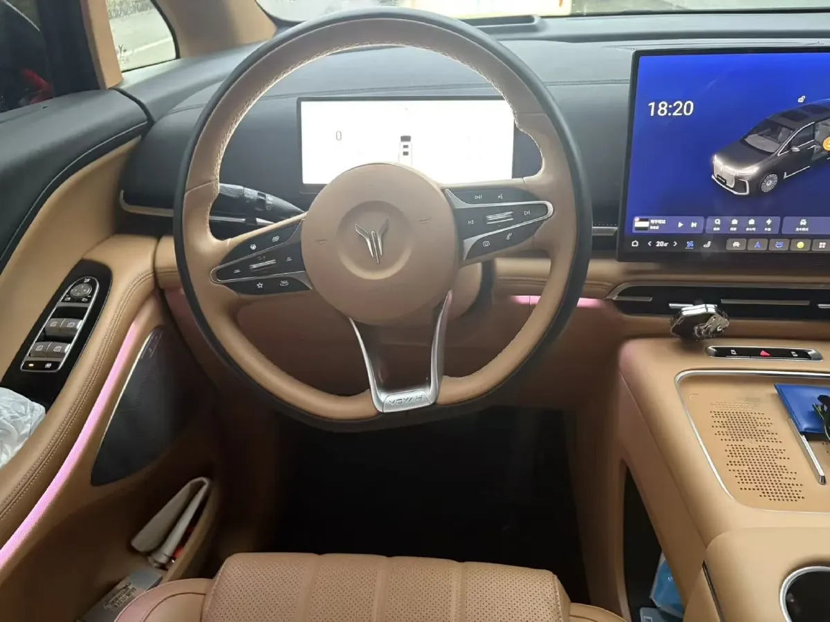 2025 Voyah Dream 1.5T 150HP L4 PHEV 41.7KWH,autocango,china used car exporter,china ev exporter,chinese used car exporter,chinese used ev exporter