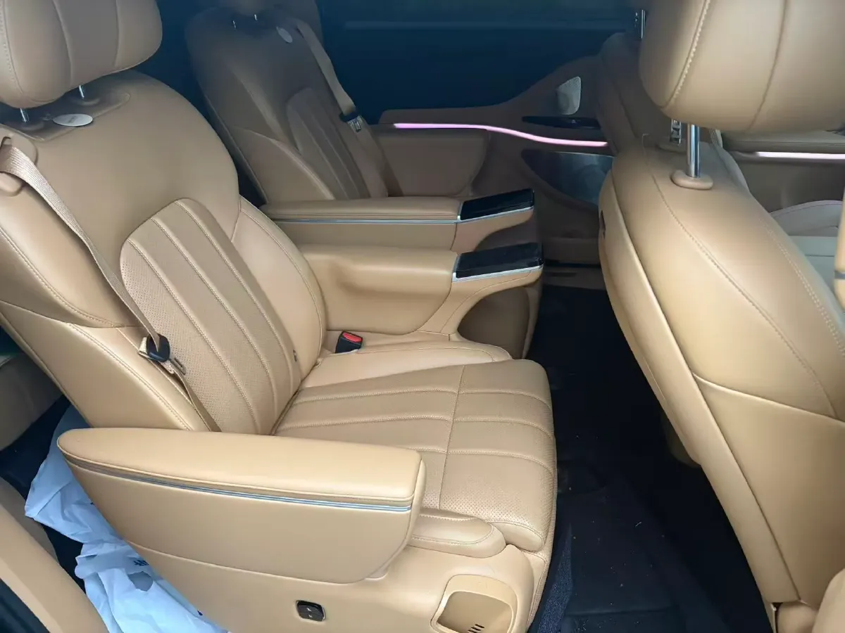 2025 Voyah Dream 1.5T 150HP L4 PHEV 41.7KWH,autocango,china used car exporter,china ev exporter,chinese used car exporter,chinese used ev exporter