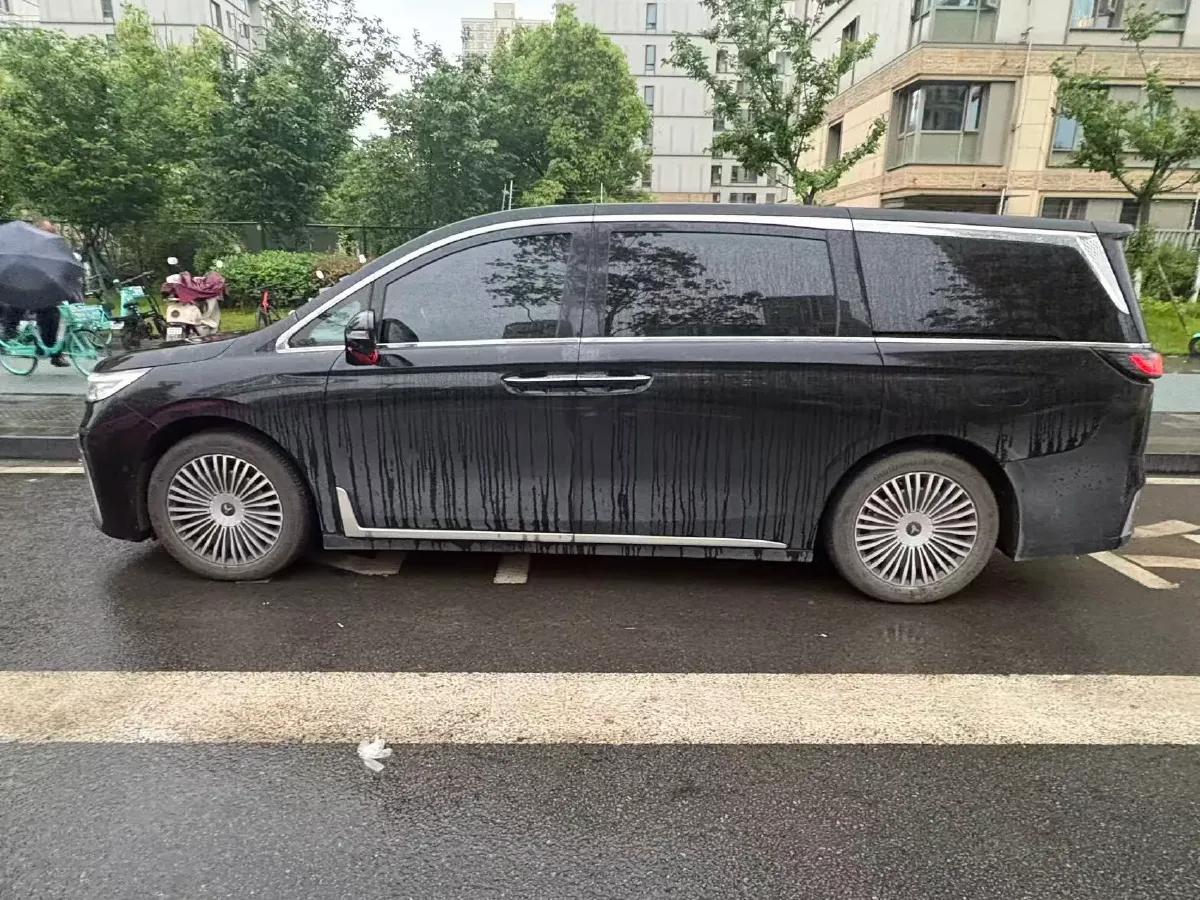 2025 Voyah Dream 1.5T 150HP L4 PHEV 41.7KWH,autocango,china used car exporter,china ev exporter,chinese used car exporter,chinese used ev exporter