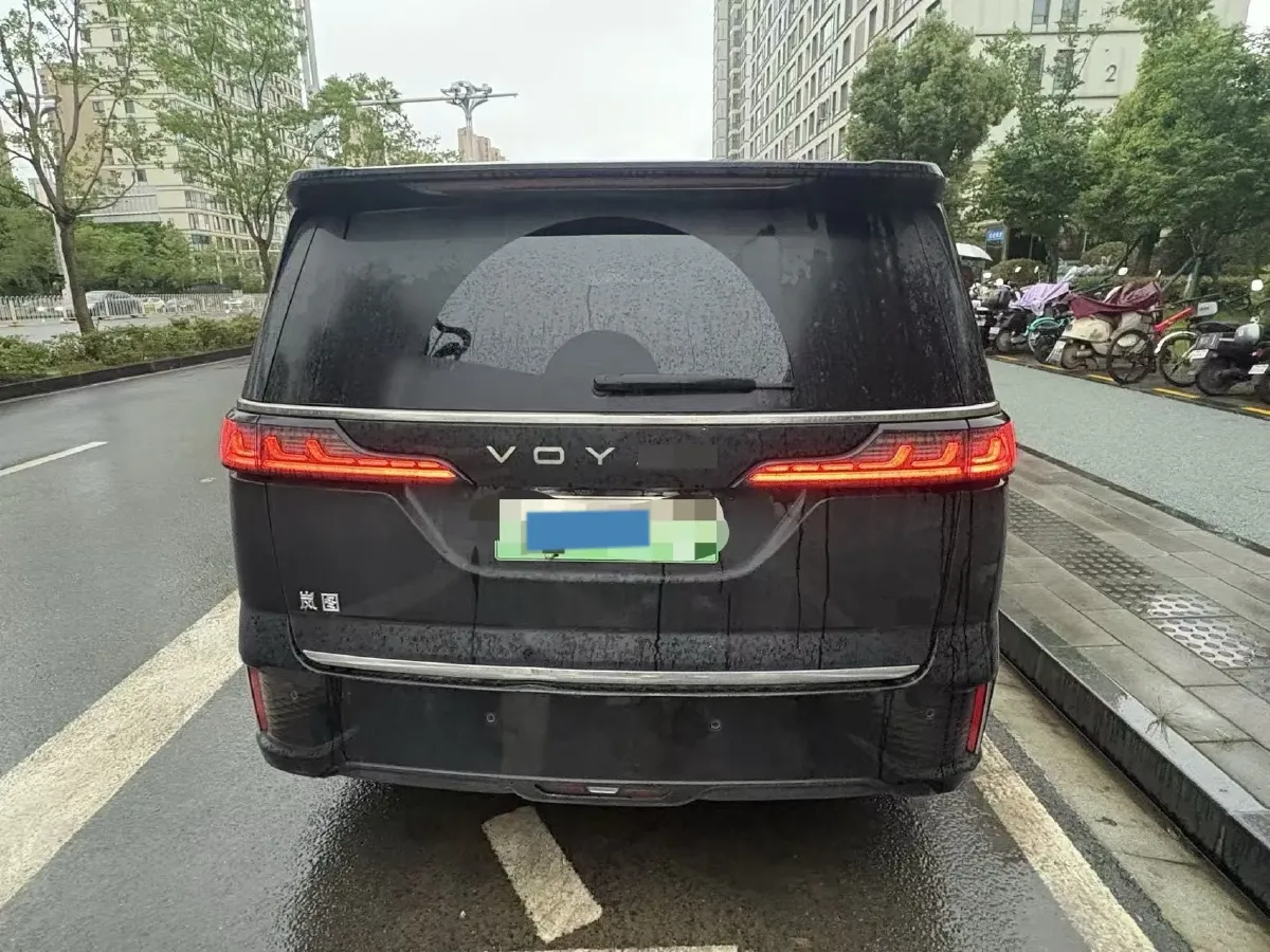 2025 Voyah Dream 1.5T 150HP L4 PHEV 41.7KWH,autocango,china used car exporter,china ev exporter,chinese used car exporter,chinese used ev exporter