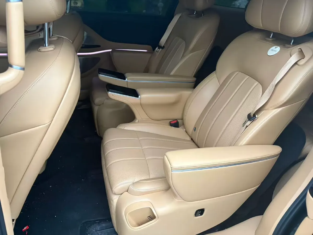 2025 Voyah Dream 1.5T 150HP L4 PHEV 41.7KWH,autocango,china used car exporter,china ev exporter,chinese used car exporter,chinese used ev exporter