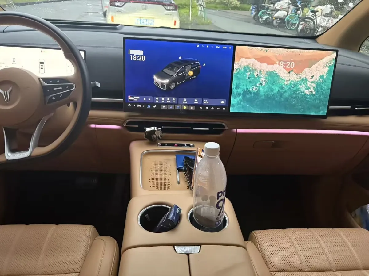 2025 Voyah Dream 1.5T 150HP L4 PHEV 41.7KWH,autocango,china used car exporter,china ev exporter,chinese used car exporter,chinese used ev exporter