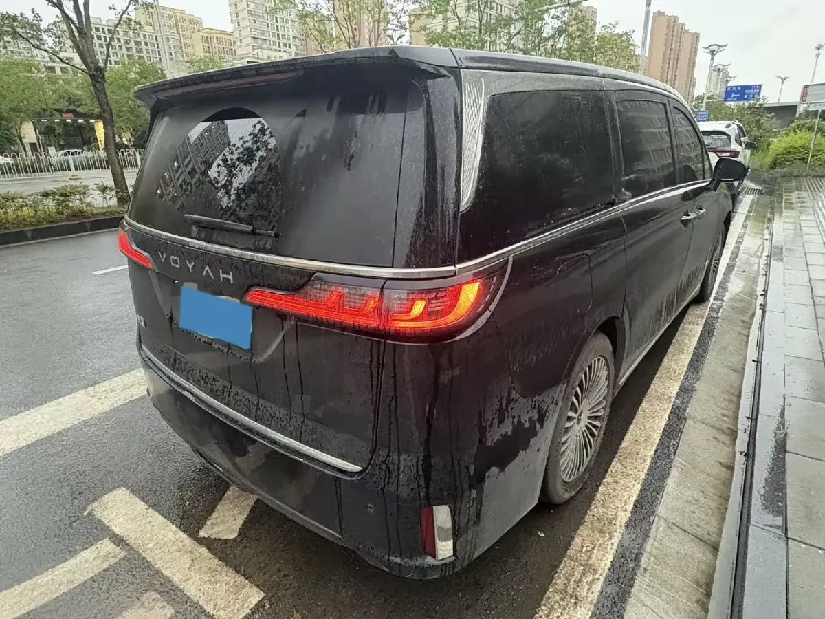 2025 Voyah Dream 1.5T 150HP L4 PHEV 41.7KWH,autocango,china used car exporter,china ev exporter,chinese used car exporter,chinese used ev exporter