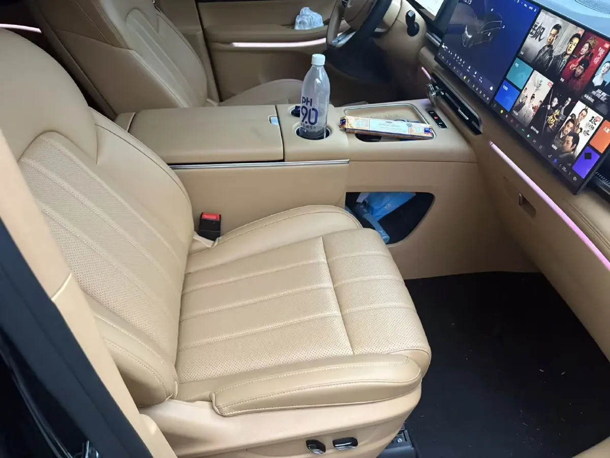 2025 Voyah Dream 1.5T 150HP L4 PHEV 41.7KWH,autocango,china used car exporter,china ev exporter,chinese used car exporter,chinese used ev exporter