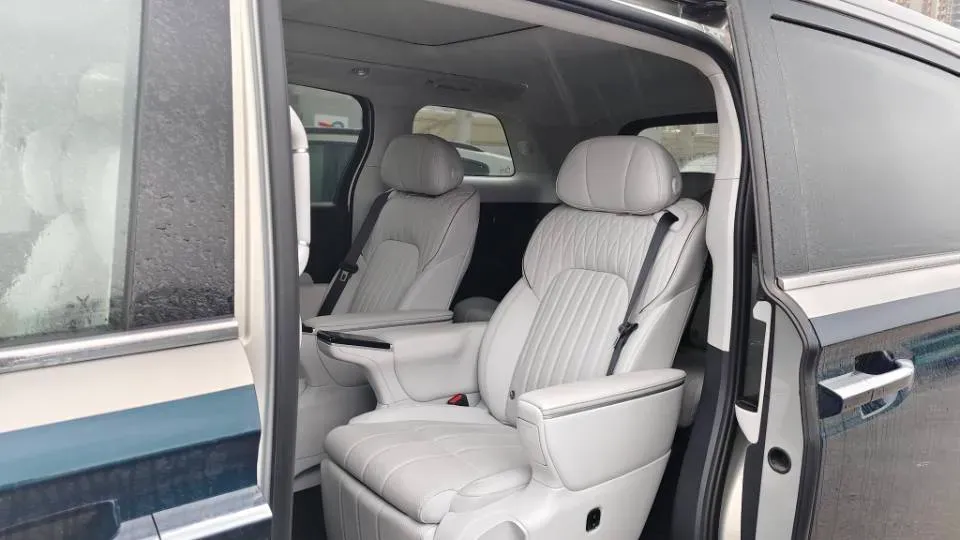 2025 Voyah Dream 1.5T 150HP L4 PHEV 41.7KWH,autocango,china used car exporter,china ev exporter,chinese used car exporter,chinese used ev exporter