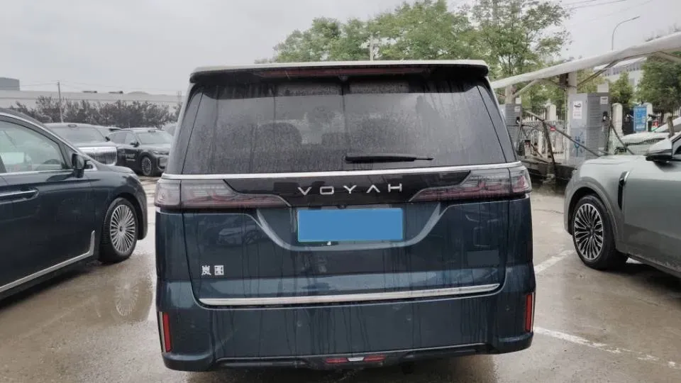 2025 Voyah Dream 1.5T 150HP L4 PHEV 41.7KWH,autocango,china used car exporter,china ev exporter,chinese used car exporter,chinese used ev exporter