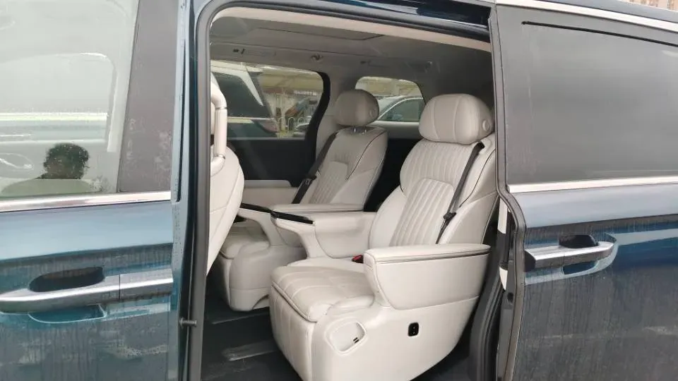 2025 Voyah Dream 1.5T 150HP L4 PHEV 41.7KWH,autocango,china used car exporter,china ev exporter,chinese used car exporter,chinese used ev exporter