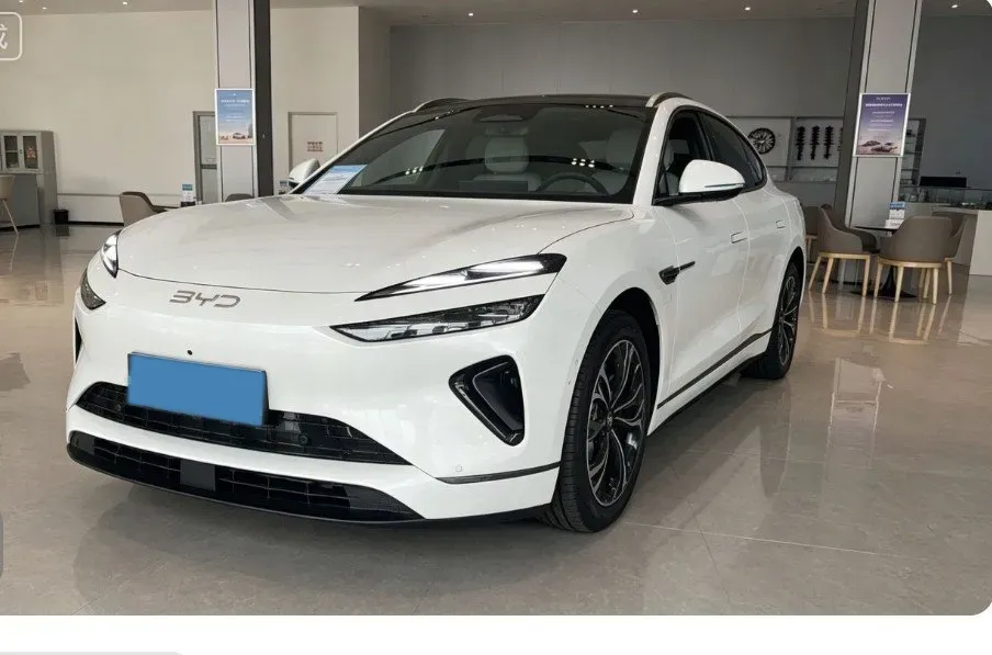 2025 LanDian E5 PLUS 1.5L 95HP L4 E-CVT PHEV,autocango,china used car exporter,china ev exporter,chinese used car exporter,chinese used ev exporter