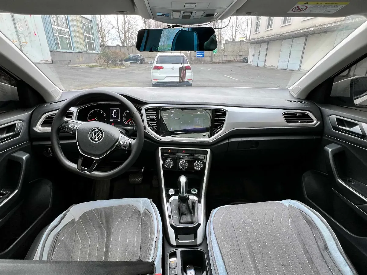 2021 Volkswagen T-Roc 1.4T 150HP L4 7DCT,autocango,china used car exporter,china ev exporter,chinese used car exporter,chinese used ev exporter