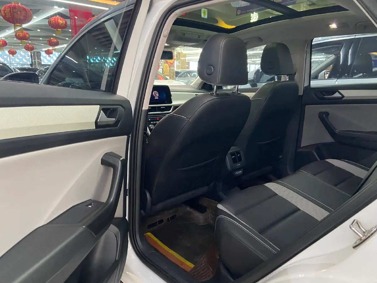 2023 Volkswagen T-Roc 1.4T 150HP L4 7DCT,autocango,china used car exporter,china ev exporter,chinese used car exporter,chinese used ev exporter