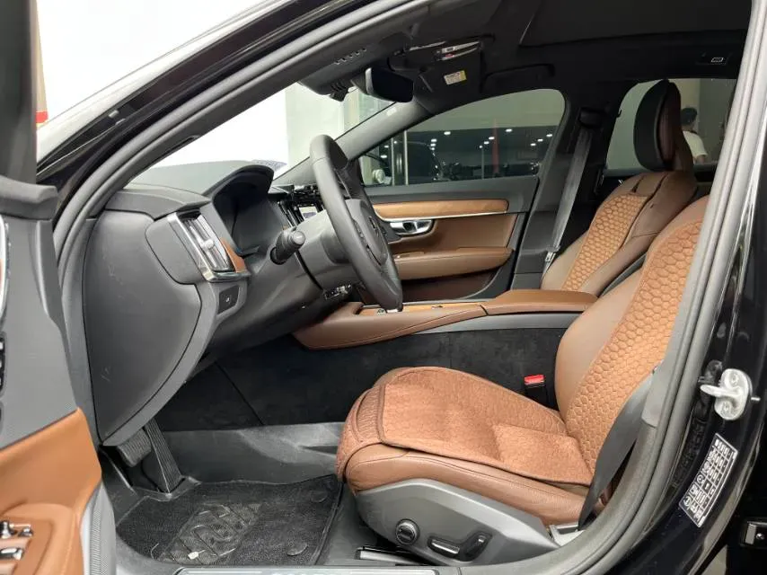 2024 Volvo S90 2.0T 250HP L4 8AT,autocango,china used car exporter,china ev exporter,chinese used car exporter,chinese used ev exporter